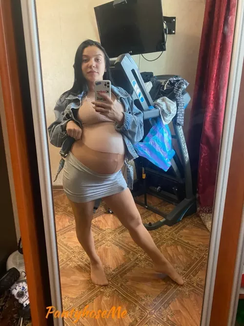 Like Pregnant Girls In Nylons?