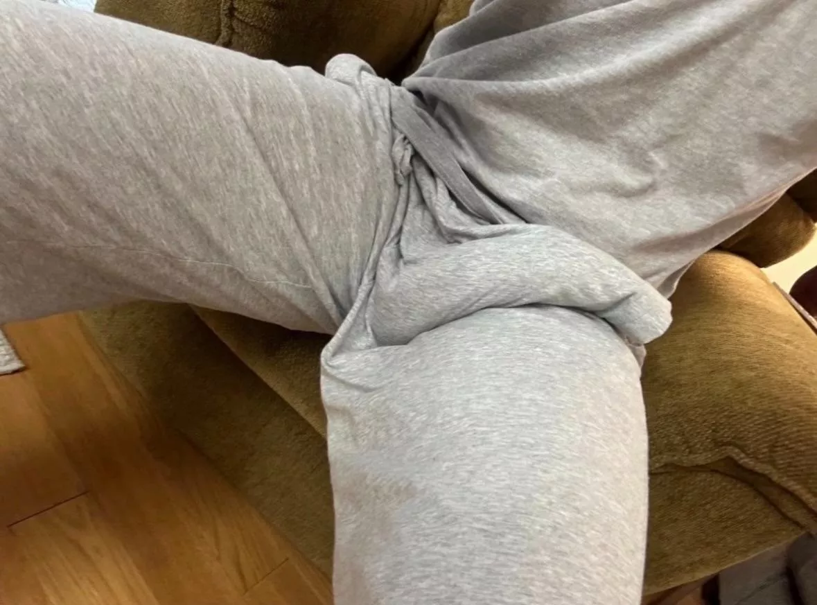 [m] 29 Going to workout today in my favorite sweatpants 