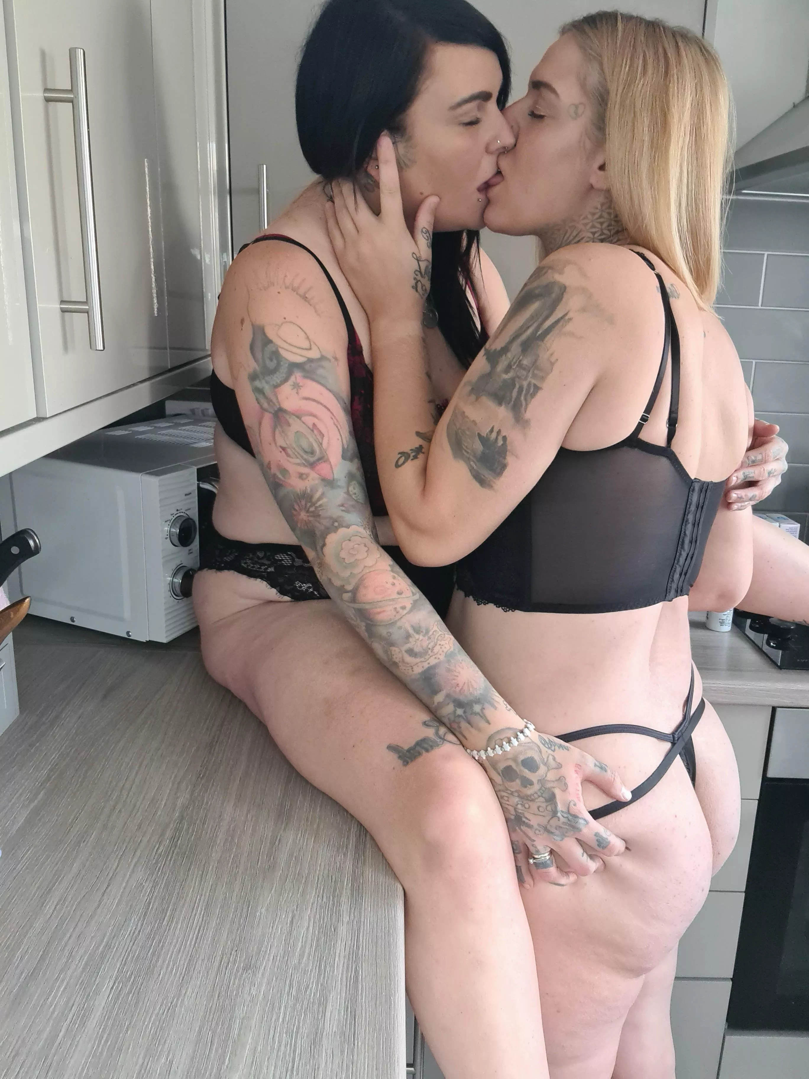 Married lesbians..Come play with us 😈💦