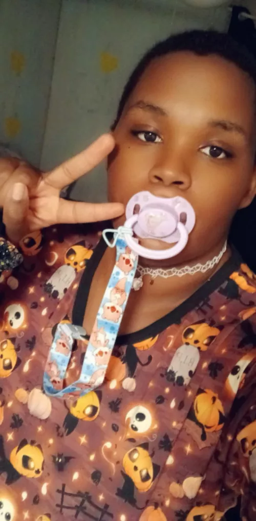 (Me in photo) chillin padded up and watching anime 💖😳😲