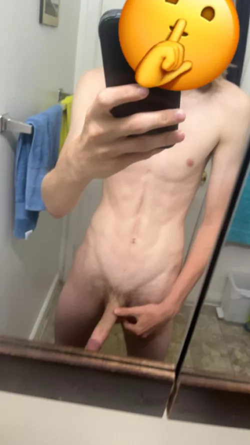 MFA 19 looking for bottoms or women