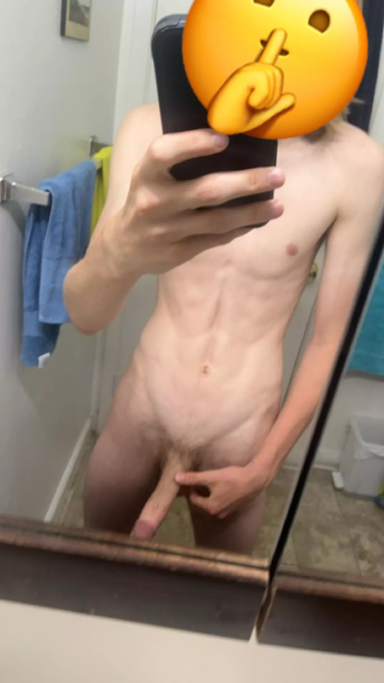 MFA 19 looking for bottoms or women