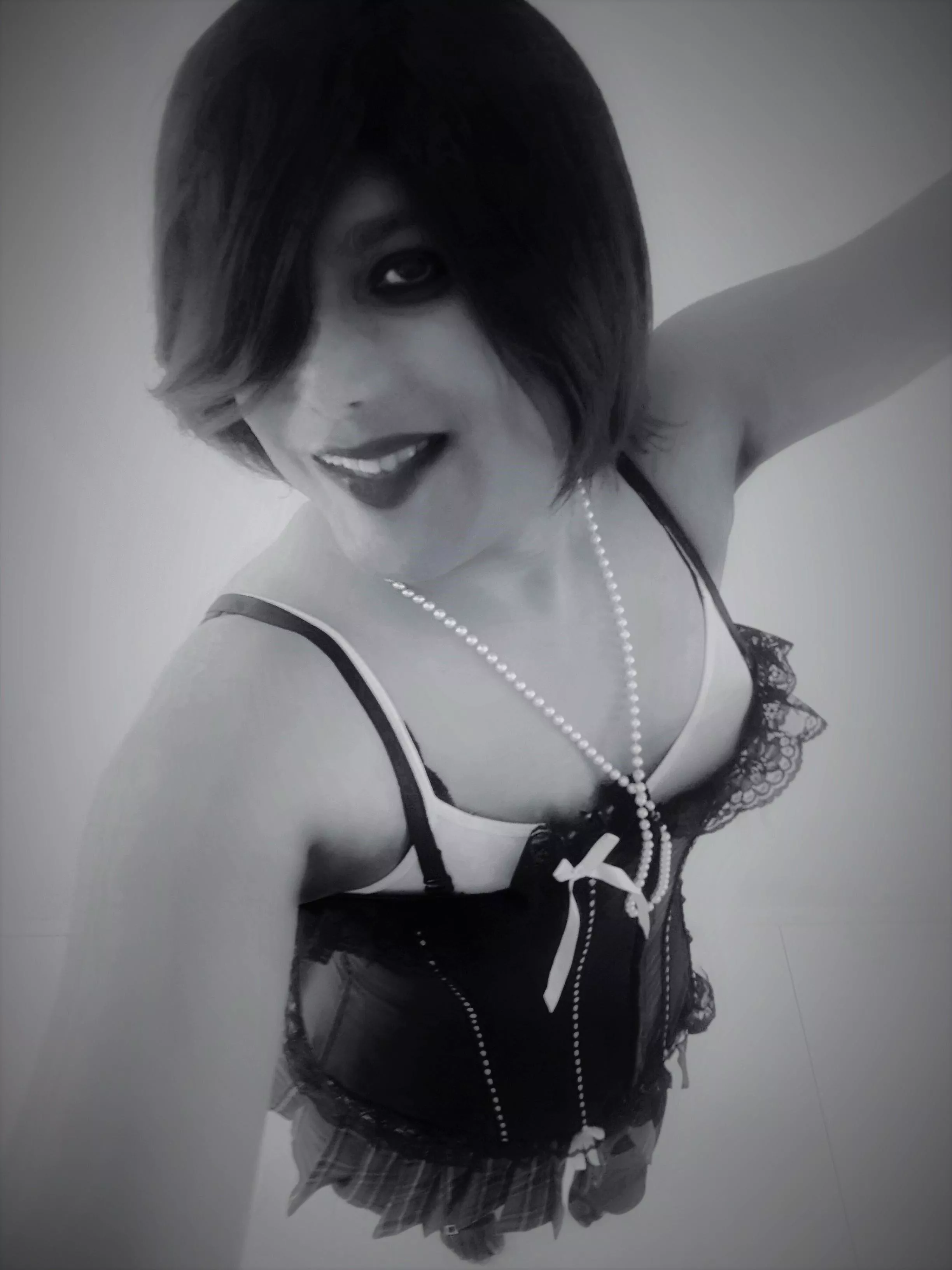 Mid-week photo shoot! Was going for that vintage boudoir look...not sure i succeeded 😋...Thoughts? xxx