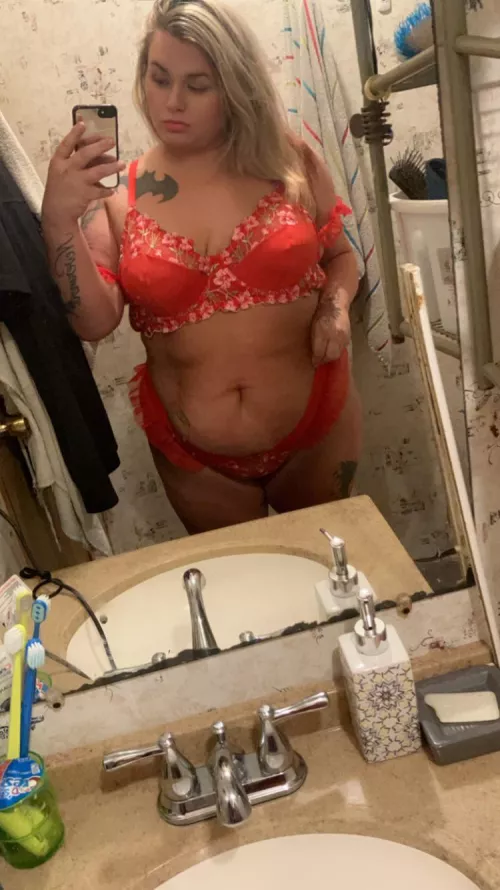 Milfs get lonely too 😘