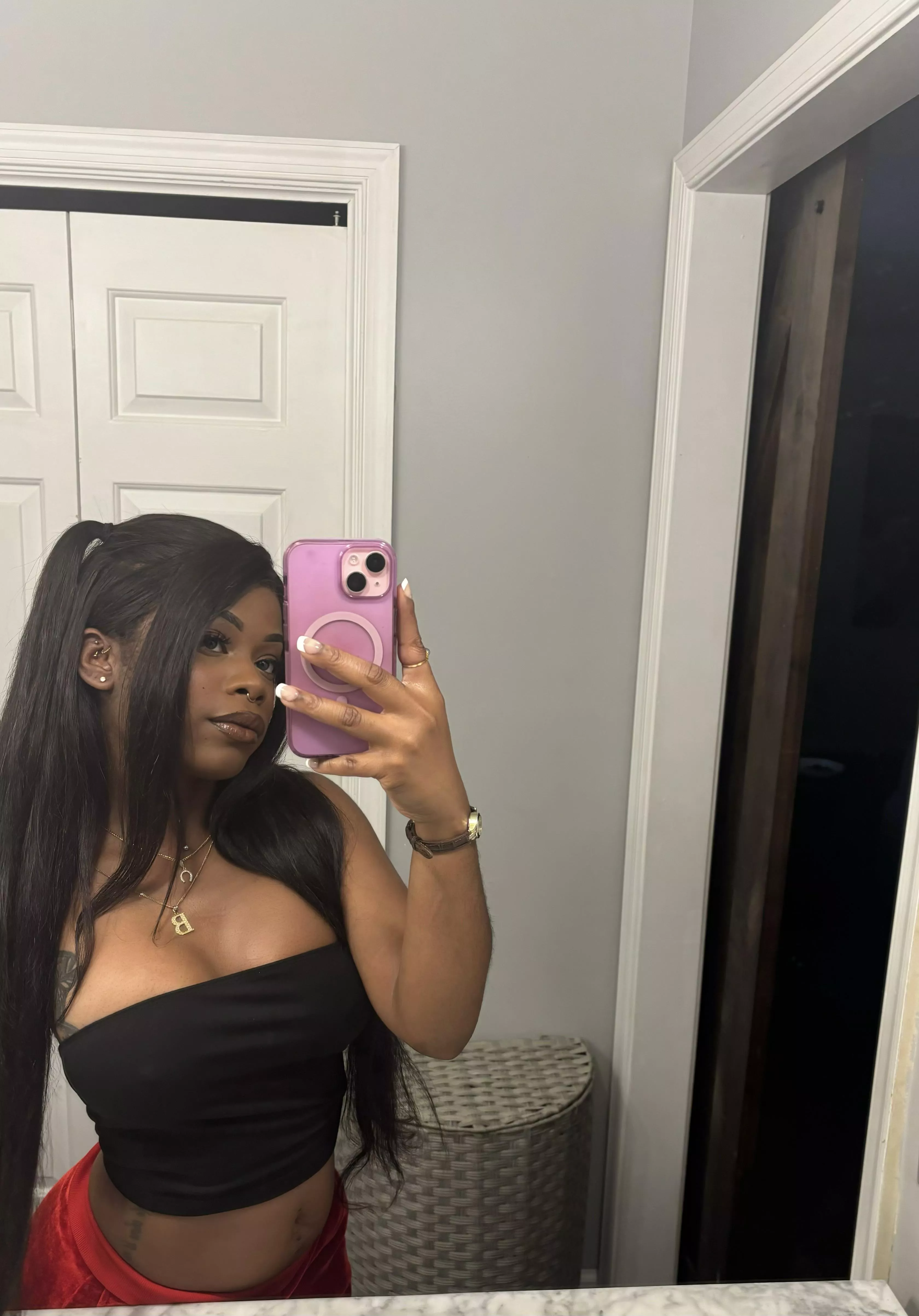 My body is too perfect for you betas all you can do is send and worship this perfect 
creation 
