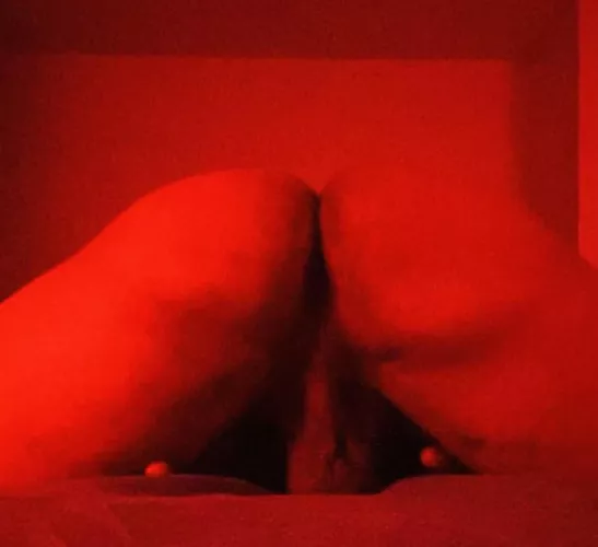 Natural fat ass but I’ve never had dick before 🥺