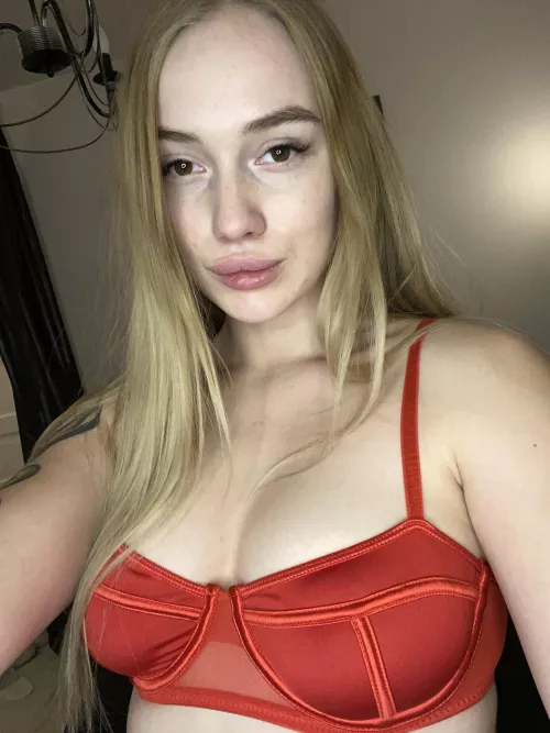 Naughty blonde want to play rough