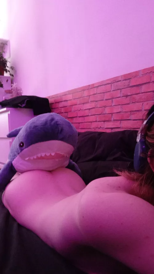 Oh nooo step-blahaj x3