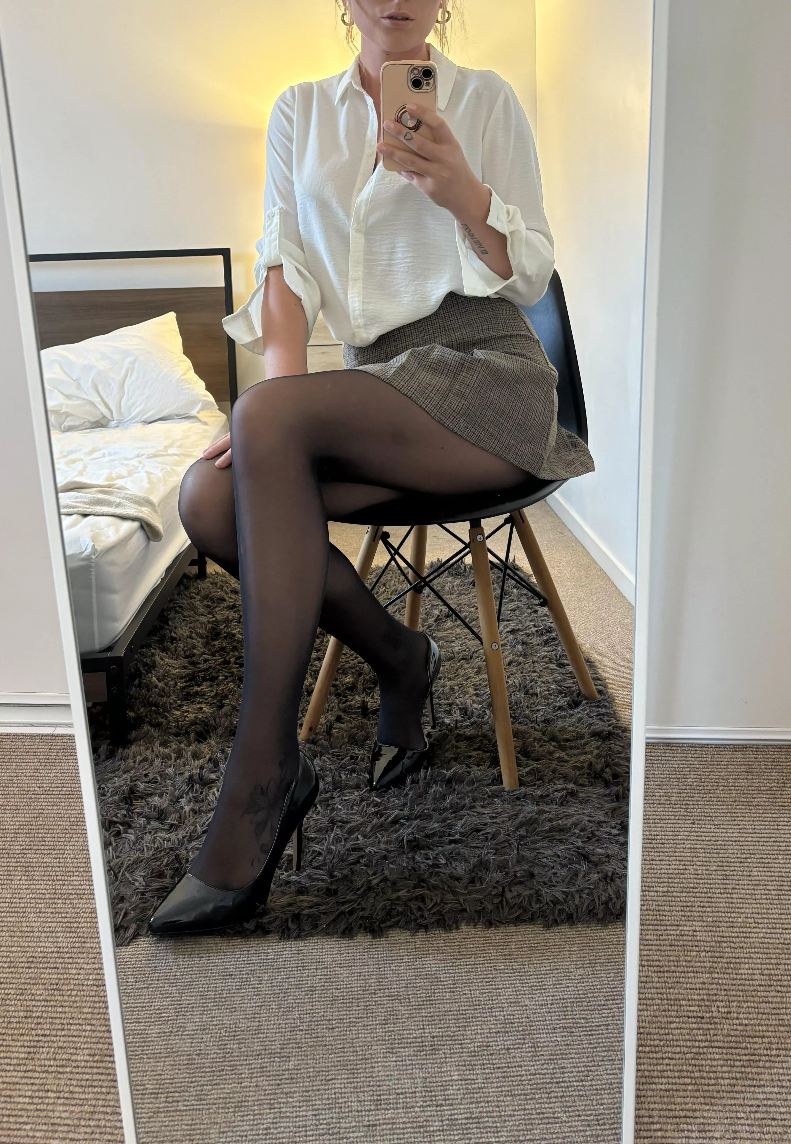 Pantyhose, no panties and high heels, my favourite combo