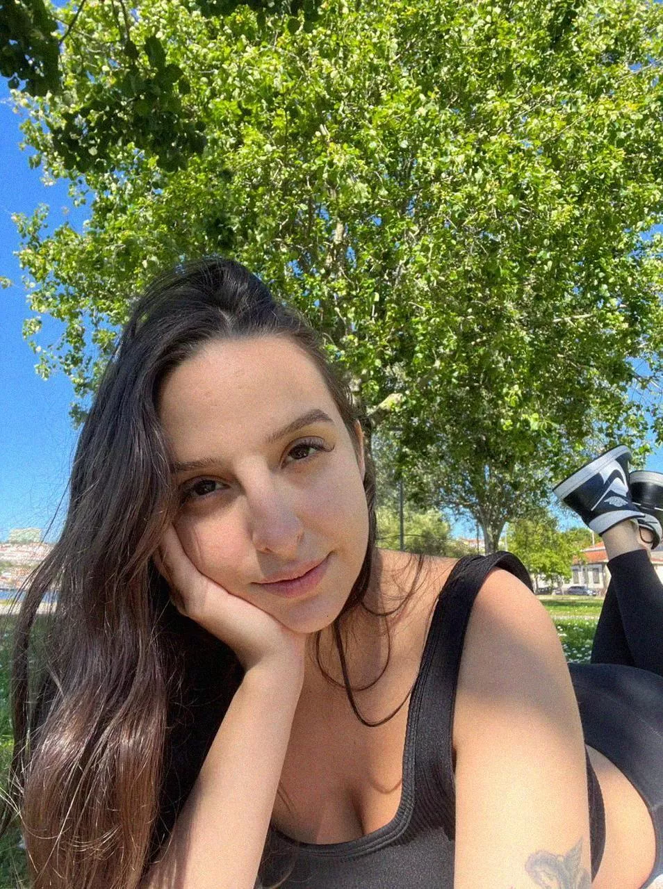 Picnic for one, but the company is delicious Waiting for my customer, but I’m already having a great time!