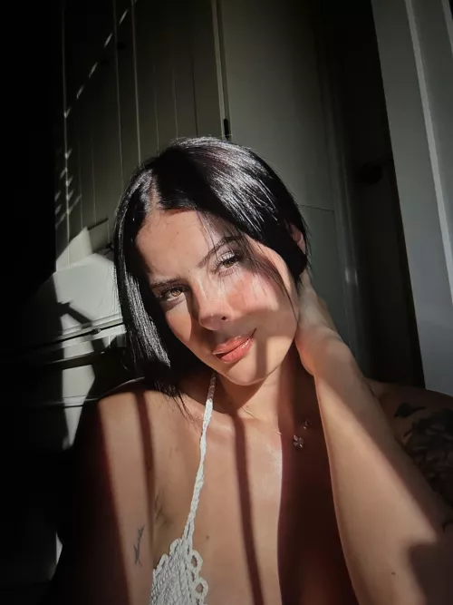 pretty enough to get your attention? wanting some fluttery 23F [F4M]