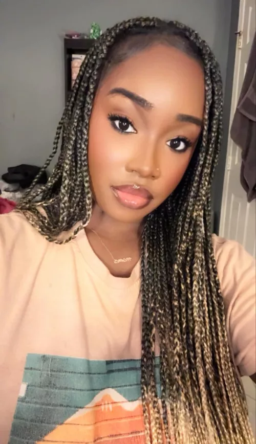 [SD or GFE] - vidcalls, custom vids+pics & more! weekly|monthly. I verify, ask what i offer🍒