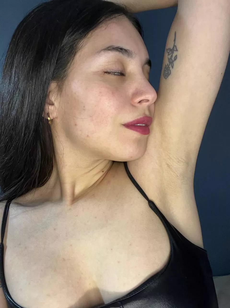 Shaved armpits and naughty dreams	