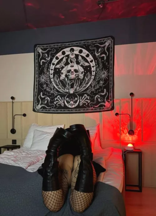 She's a 10 but she's goofy af