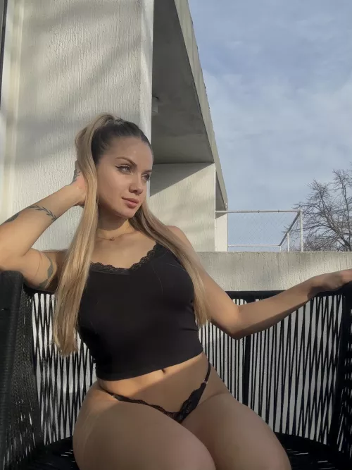 Should I go to the office like this ? 