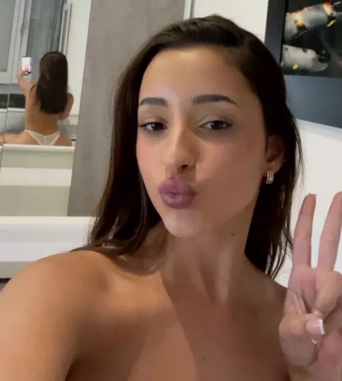 small features but some junk in the trunk