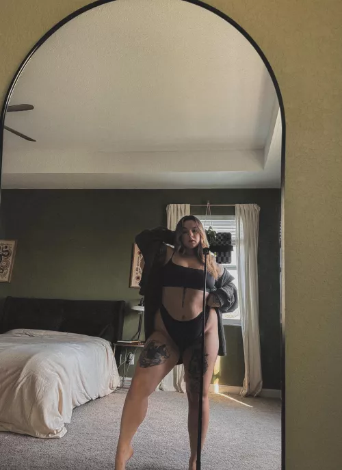 Still dying to film backshots in front of this mirror 