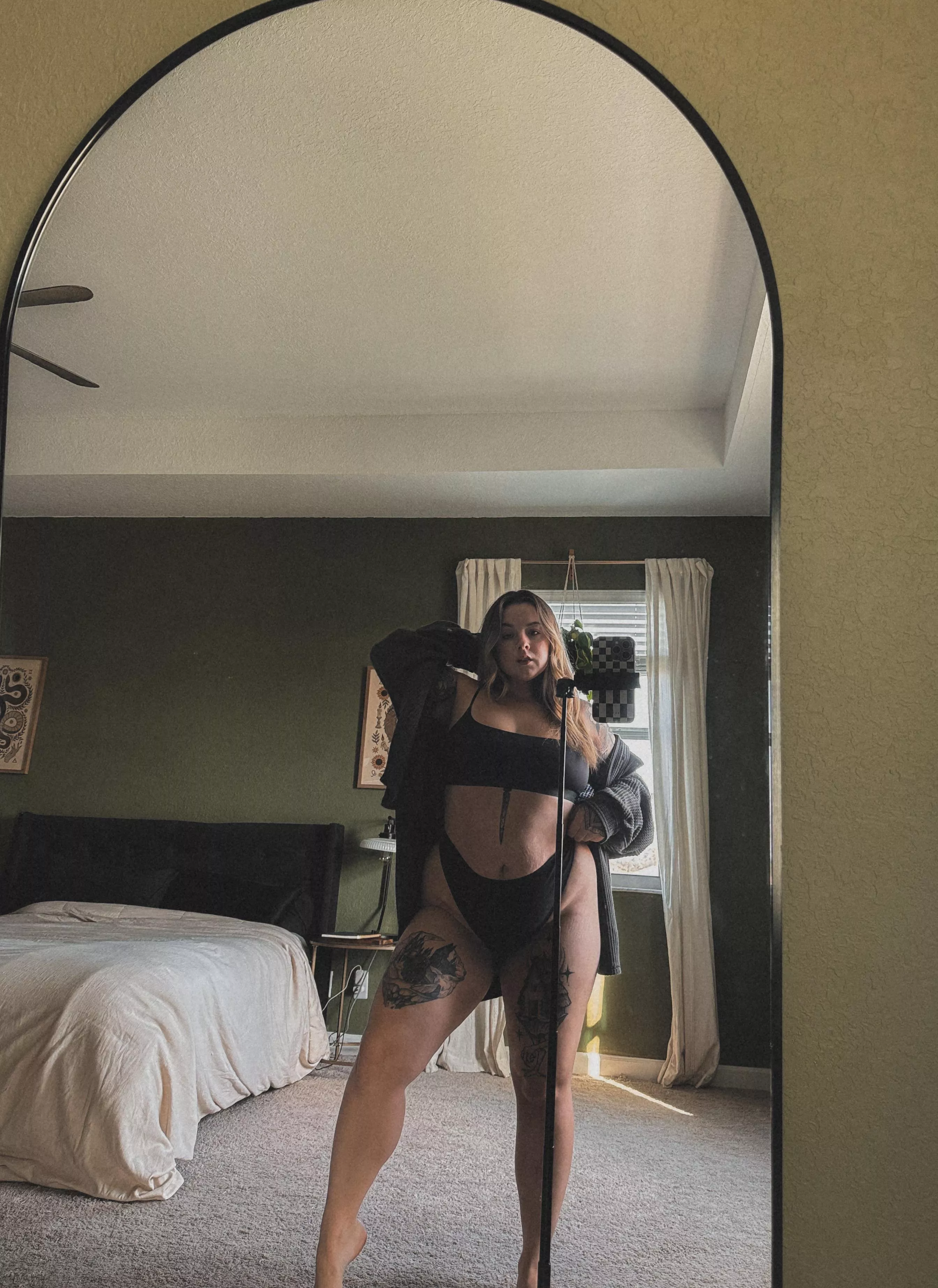 Still dying to film backshots in front of this mirror 