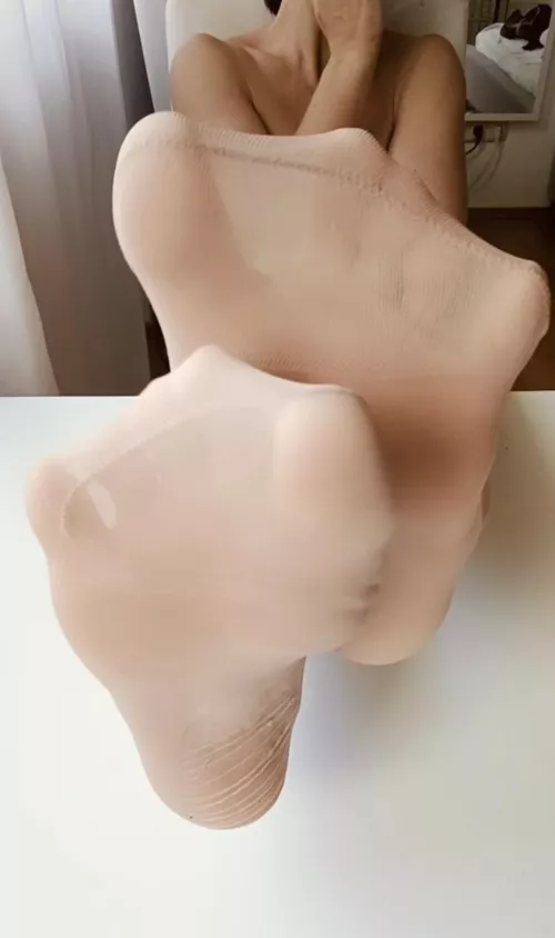 Tell me this is the biggest nylon toe spread you have ever seen... 😜