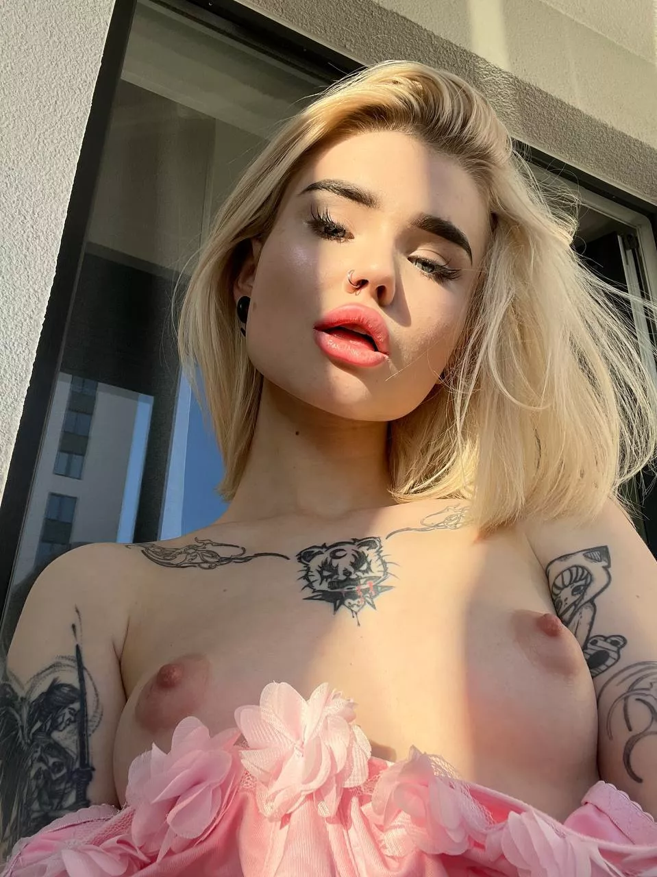 Trying to make you fall in love with me just with my puffies