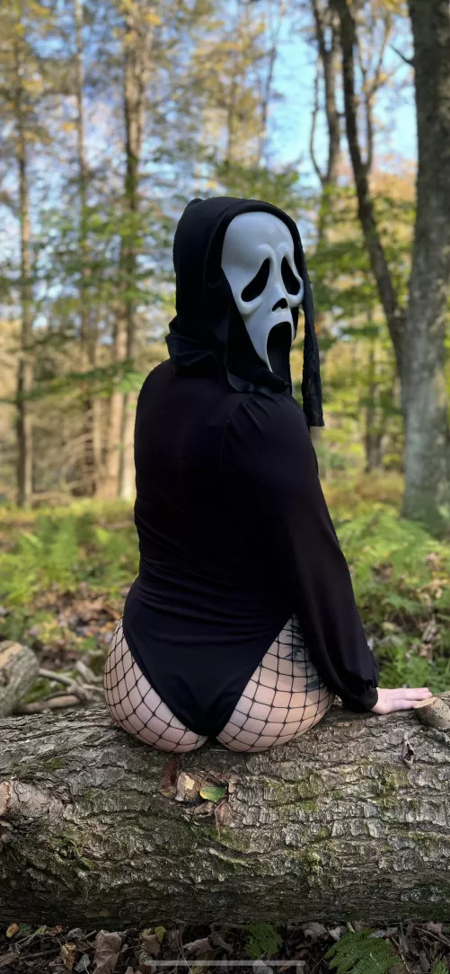 What’s your favorite scary movie? 