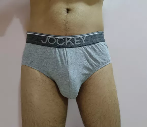 Who prefers briefs