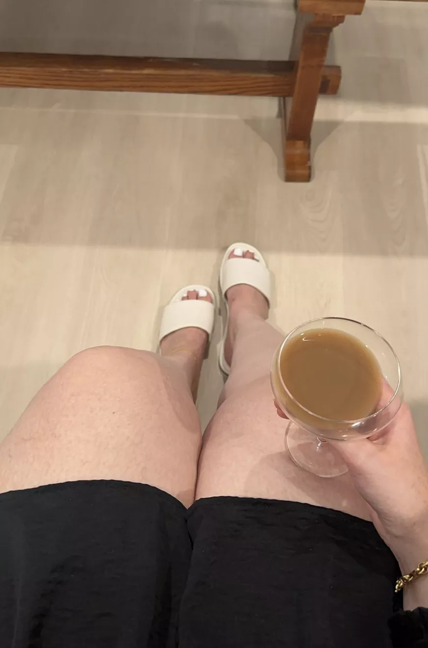 Who wants my (f25) Arab girlfriend's feet? 