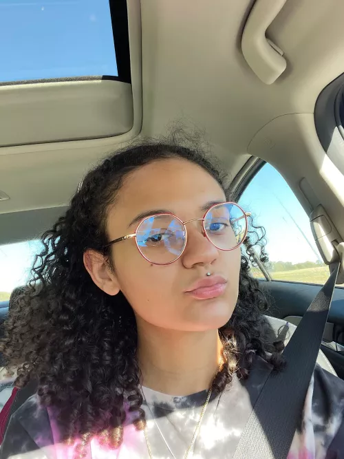 worship the beautiful curls of a goddess. relinquish control of your money over to me for being so beautiful and powerful 🫦