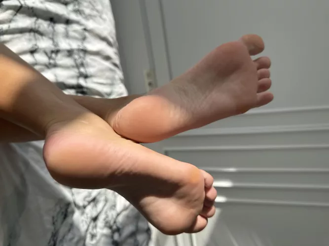 Would you like to cum on my sexy soles