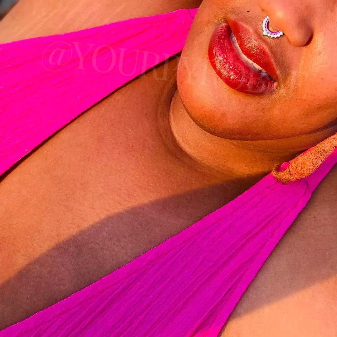 Y'all know I love red lipstick at this point😂🤭