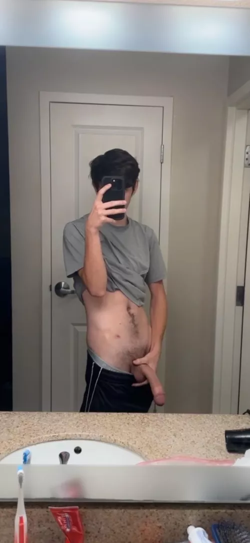 You into younger guys?(19)(Chicago)