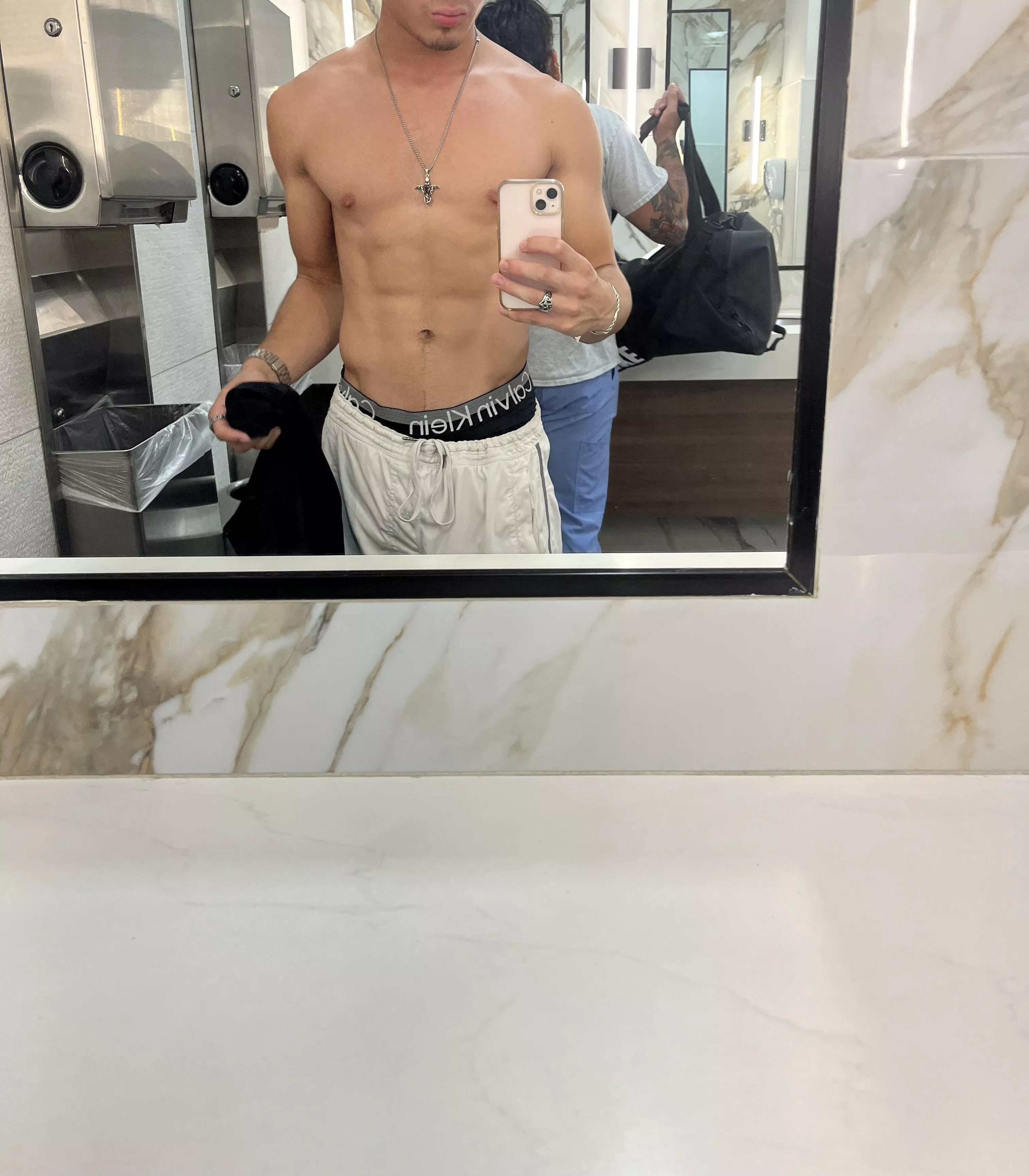 18 [M4F] looking for fwb or kinky girl to chat with 