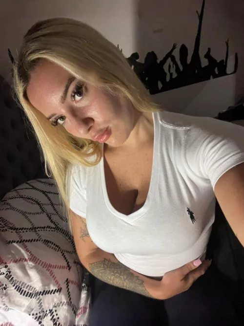 19 F - Got a playful side, want to see?