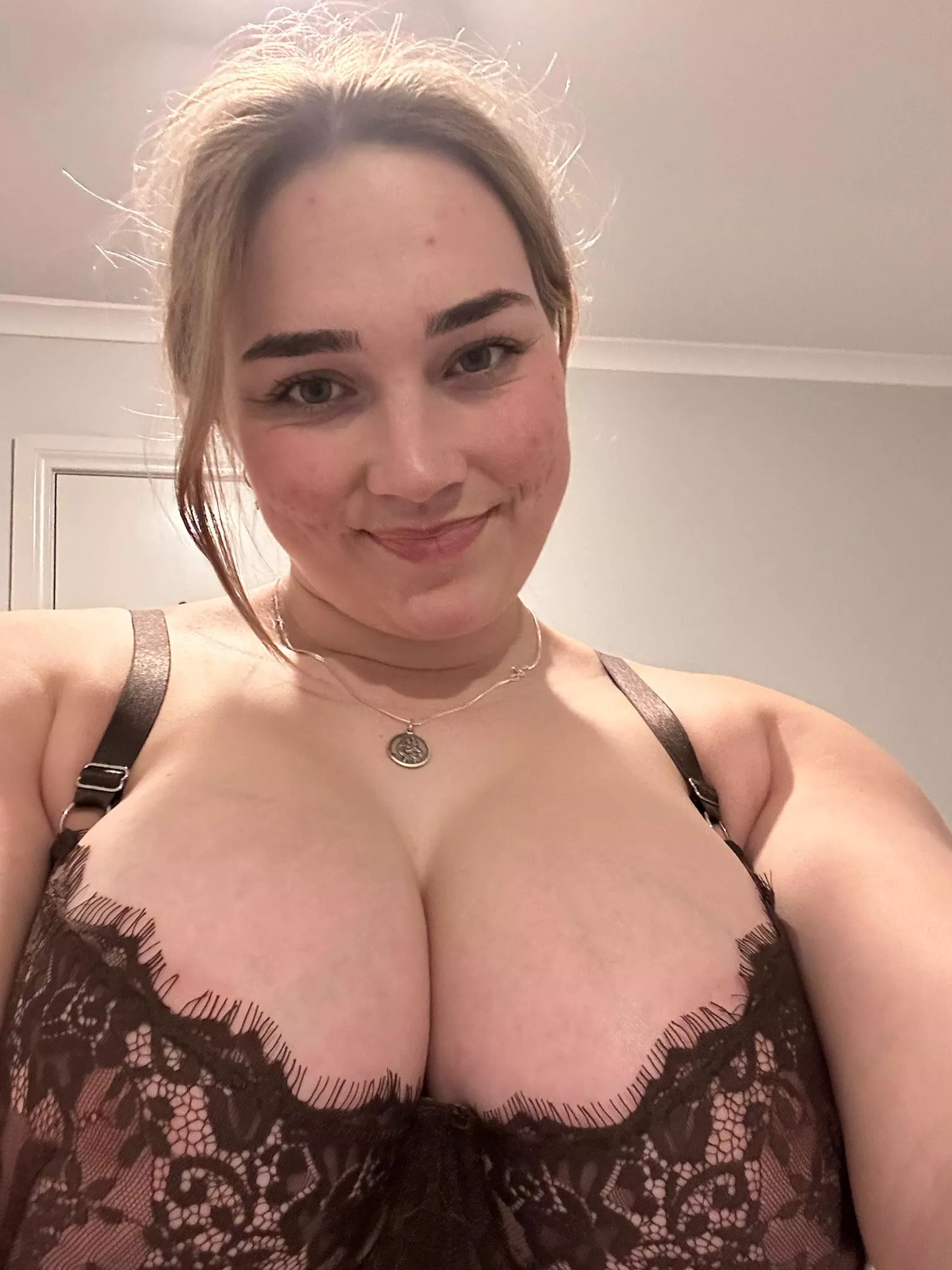 19F, Looking for an older to creampie me when i arrive in Perth.