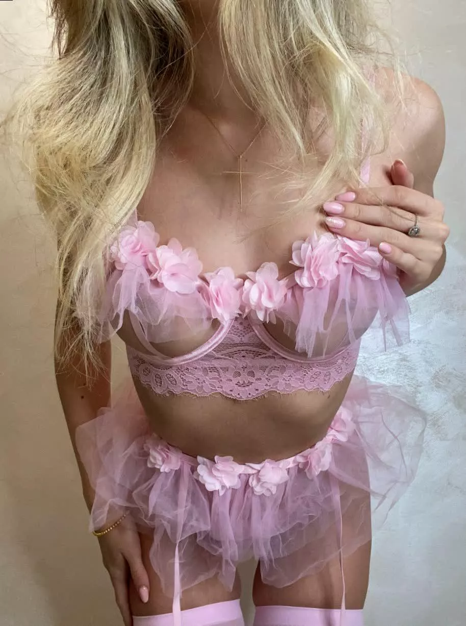 20 F4M who wants to cum over n make a movie? 