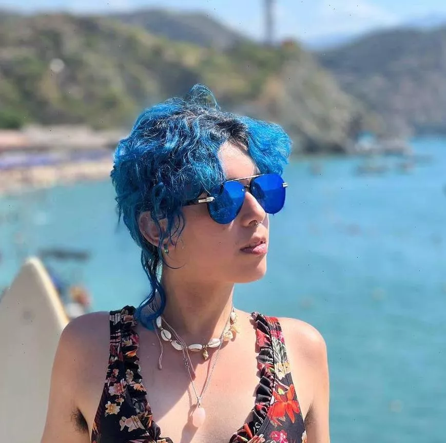 22 [F4M] - Who’d you like to play with me?