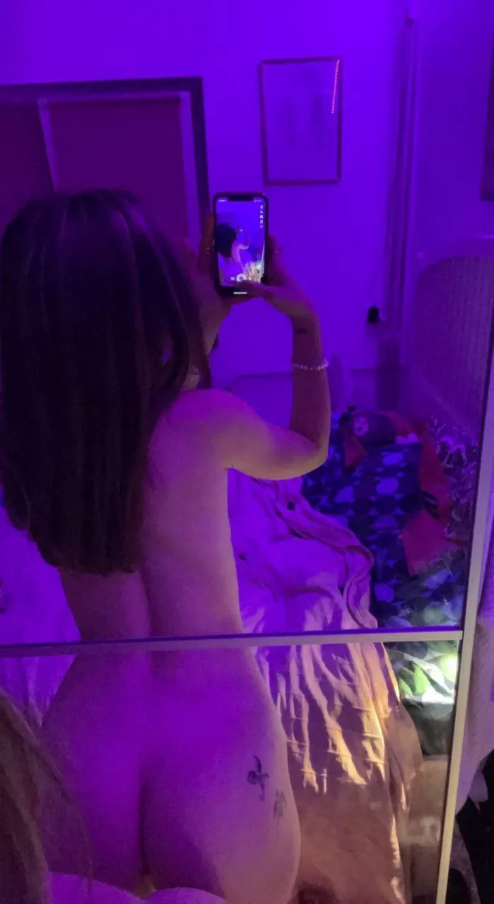 22[F4M] Yes, Every like gets a full Nude pic, sexy videos, Comment 