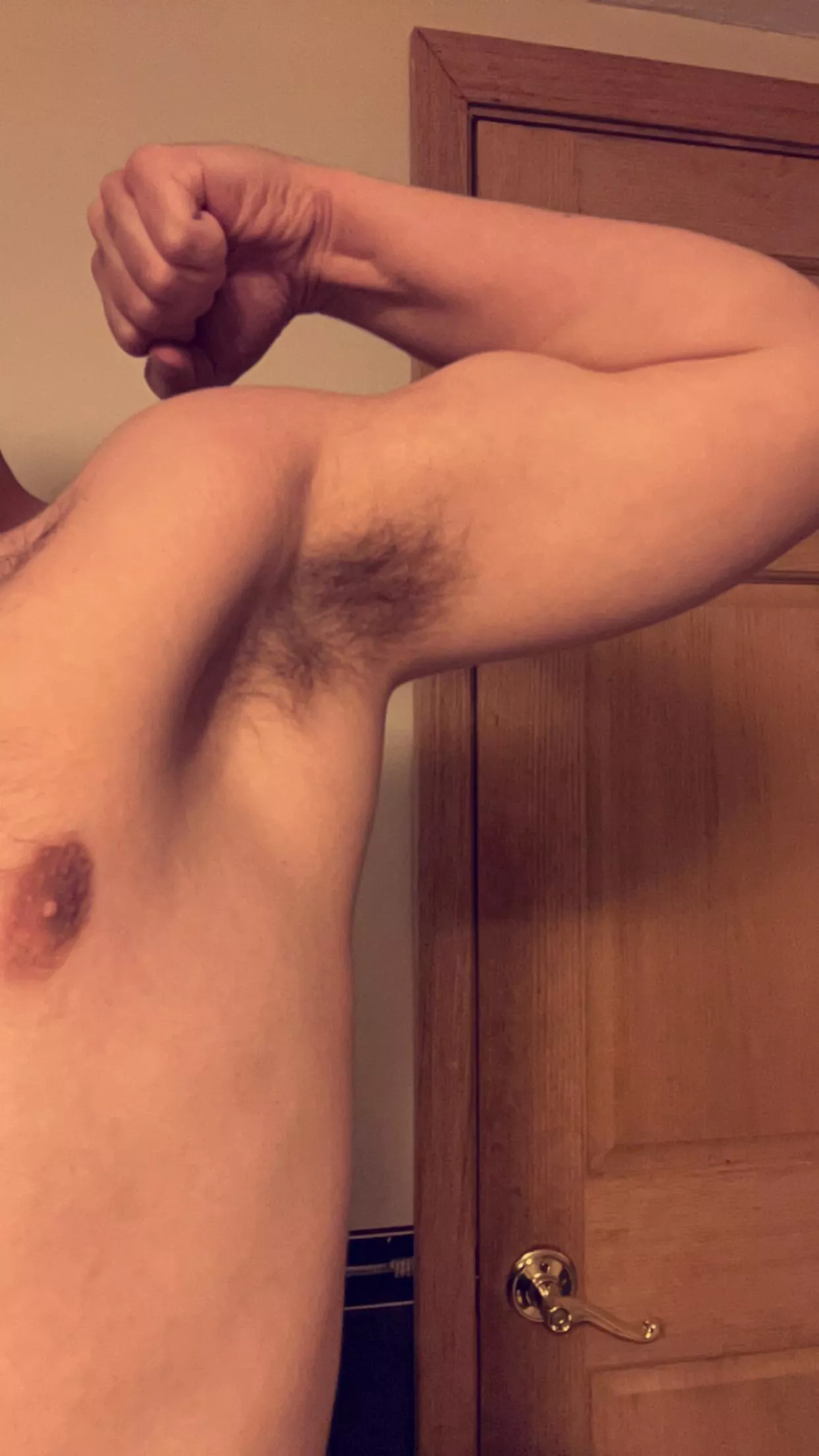 24 bi looking for other bros or fit guys