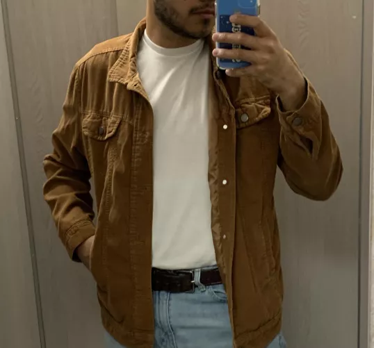 24 looking for fun bros to talk with and fuck around here and there 🤪good vibes only 