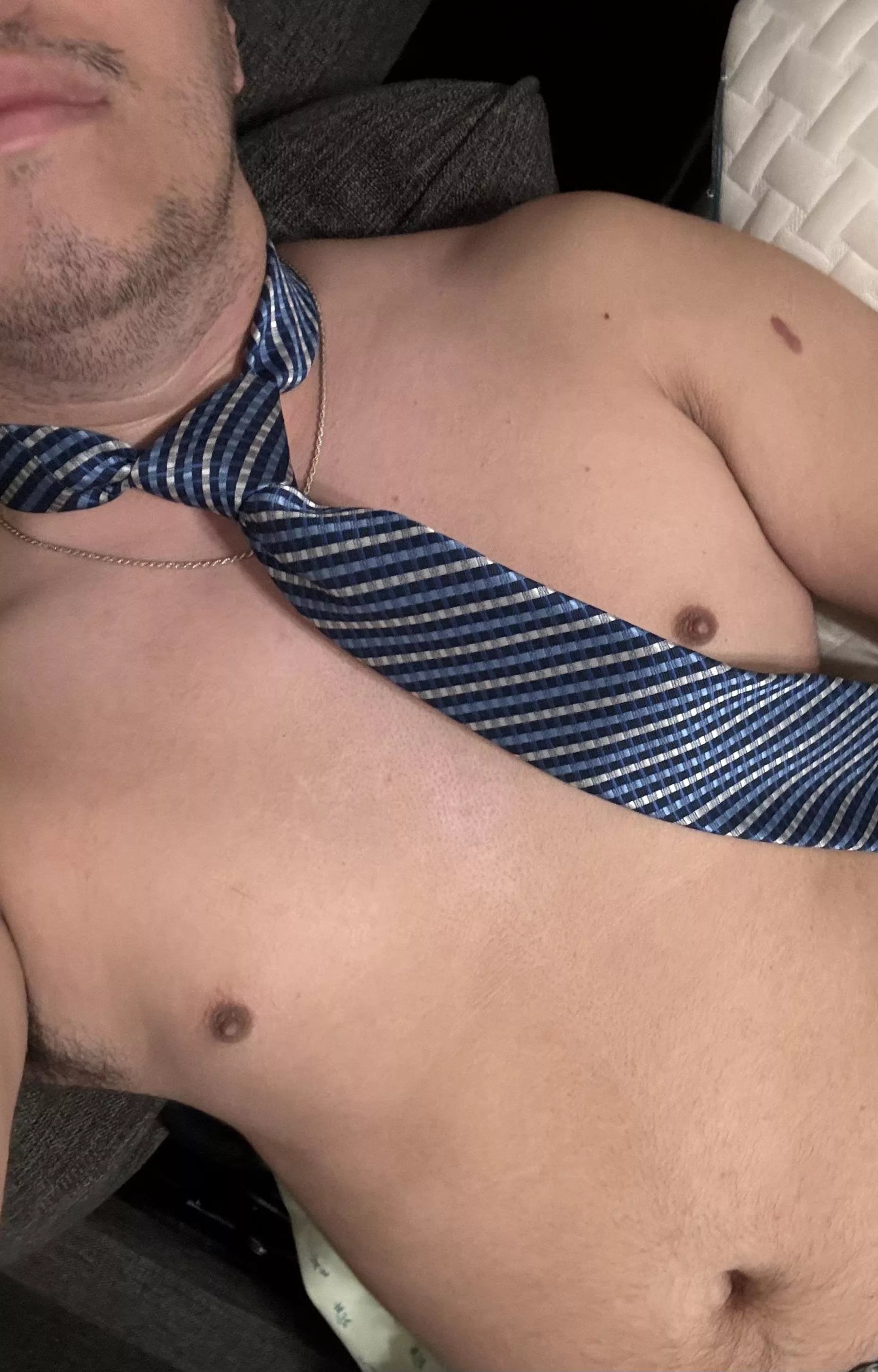 27 Y/O Young Profesh looking for older subs who want the cash pig self squeeze 