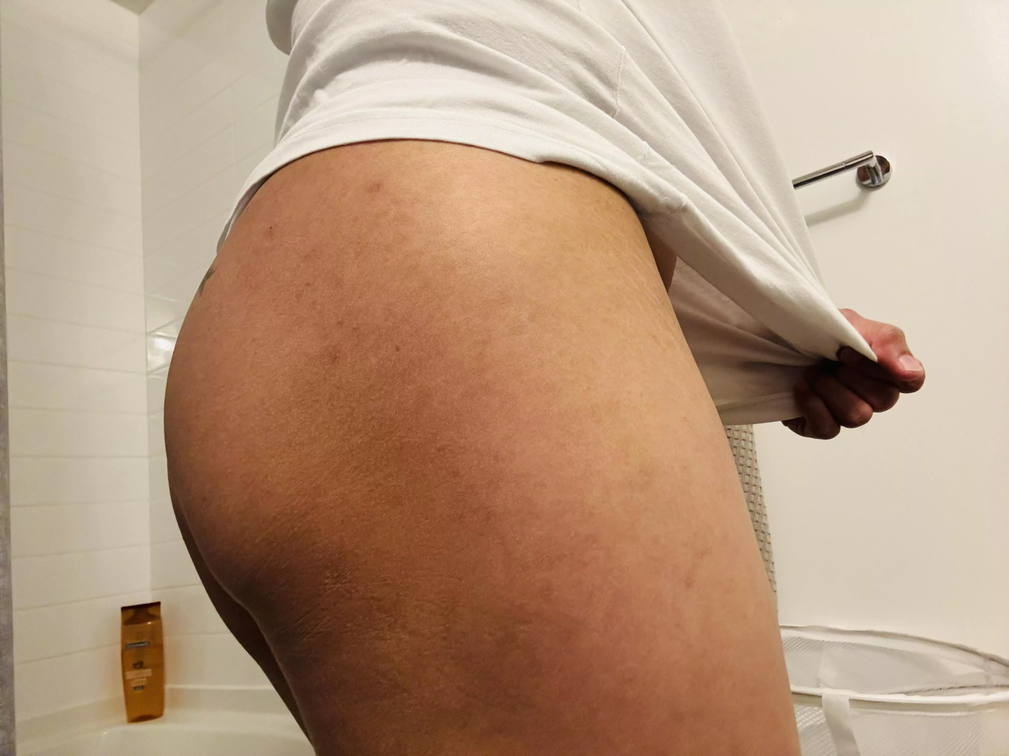 28M4M Safe Parking Garage Washroom Fun With me? Any discreet Hung top guy I’m the area