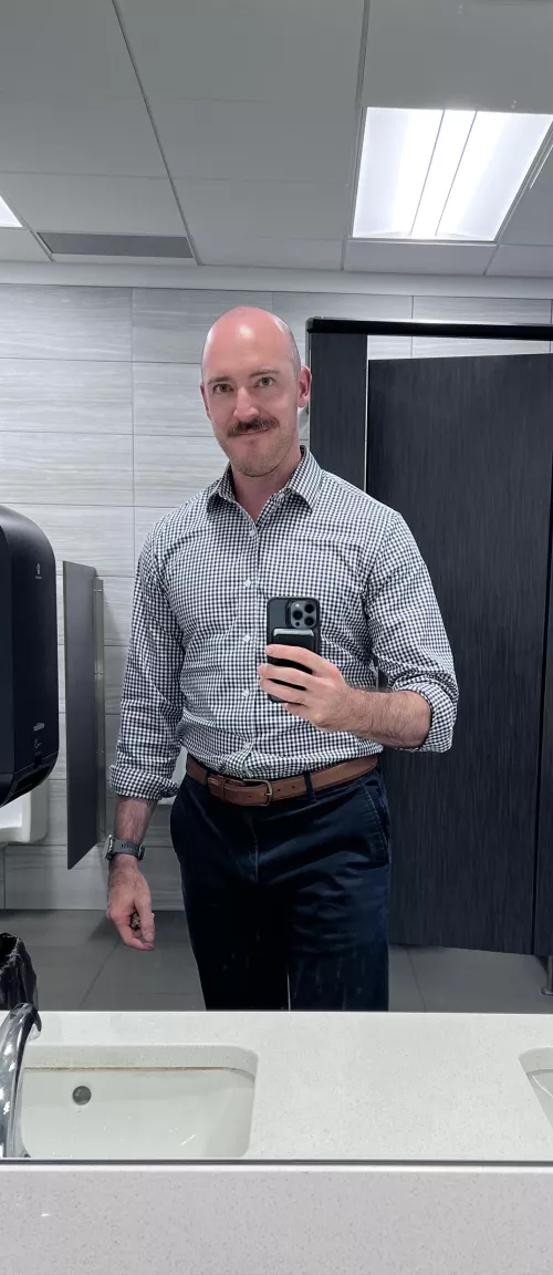 [33] Daddy needs some stress release between meetings 