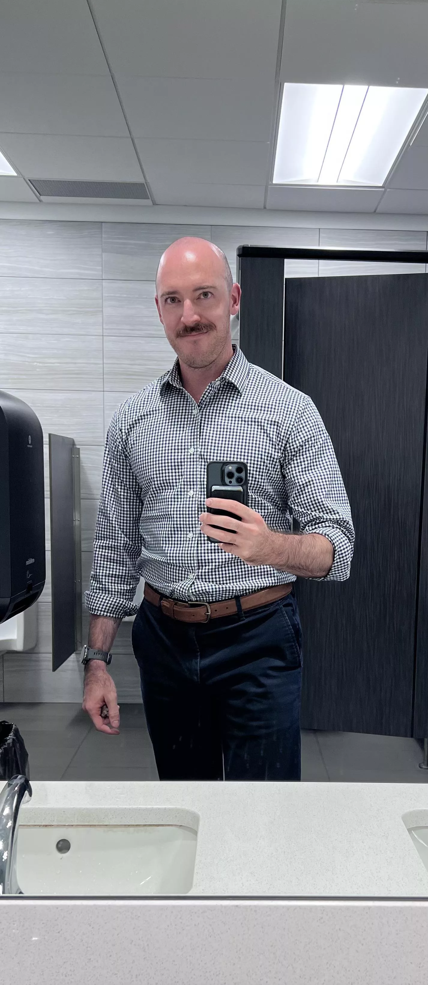 [33] Daddy needs some stress release between meetings 