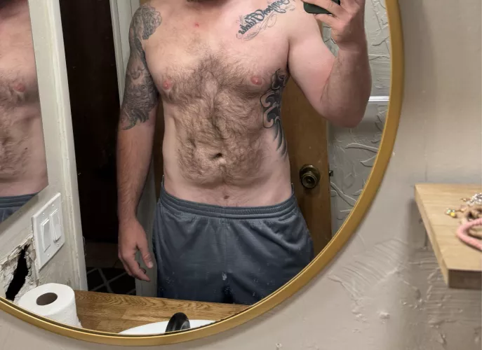 34 [M]4[FM] hung bwc here looking to join a couple 