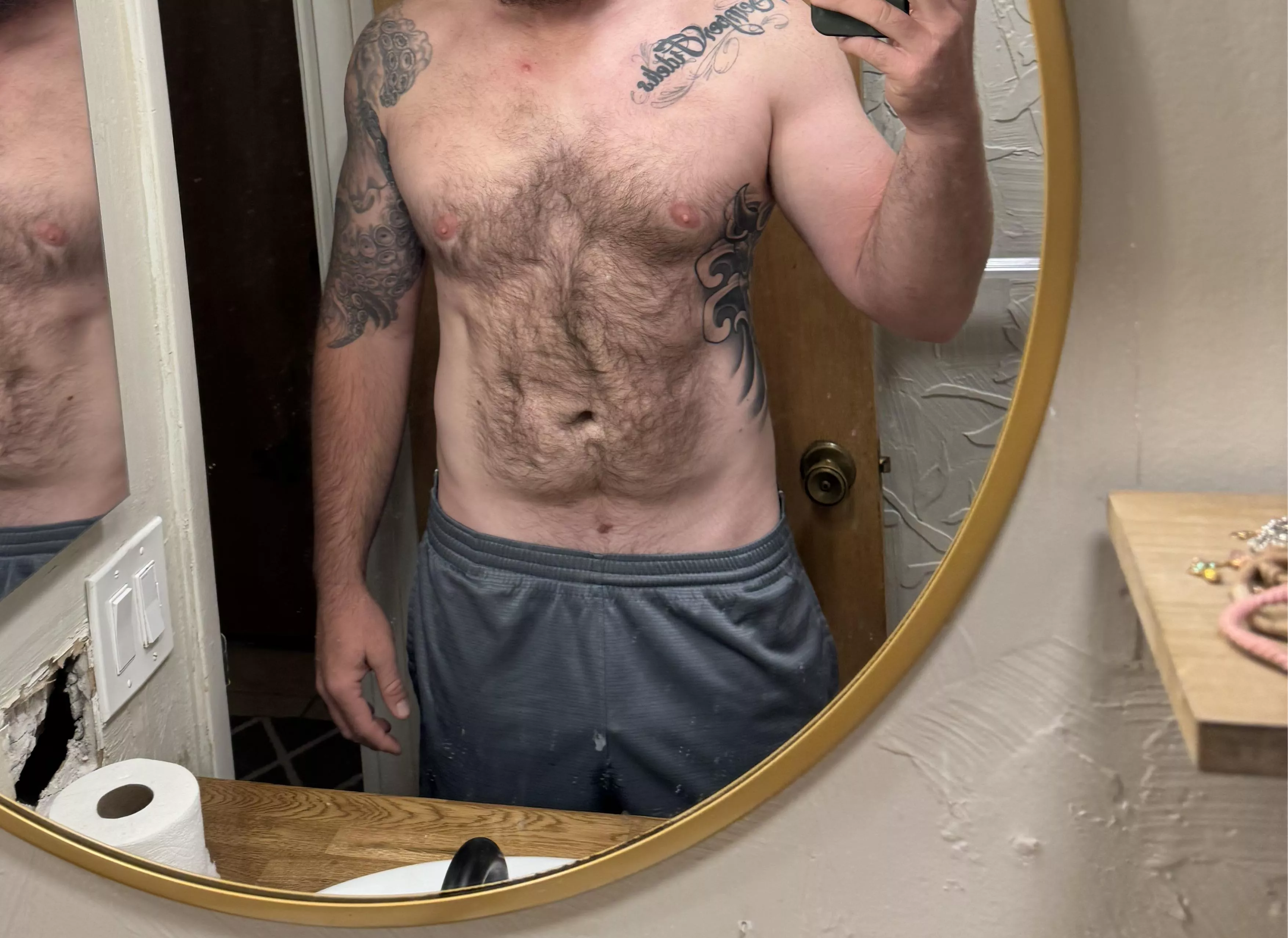 34 [M]4[FM] hung bwc here looking to join a couple 