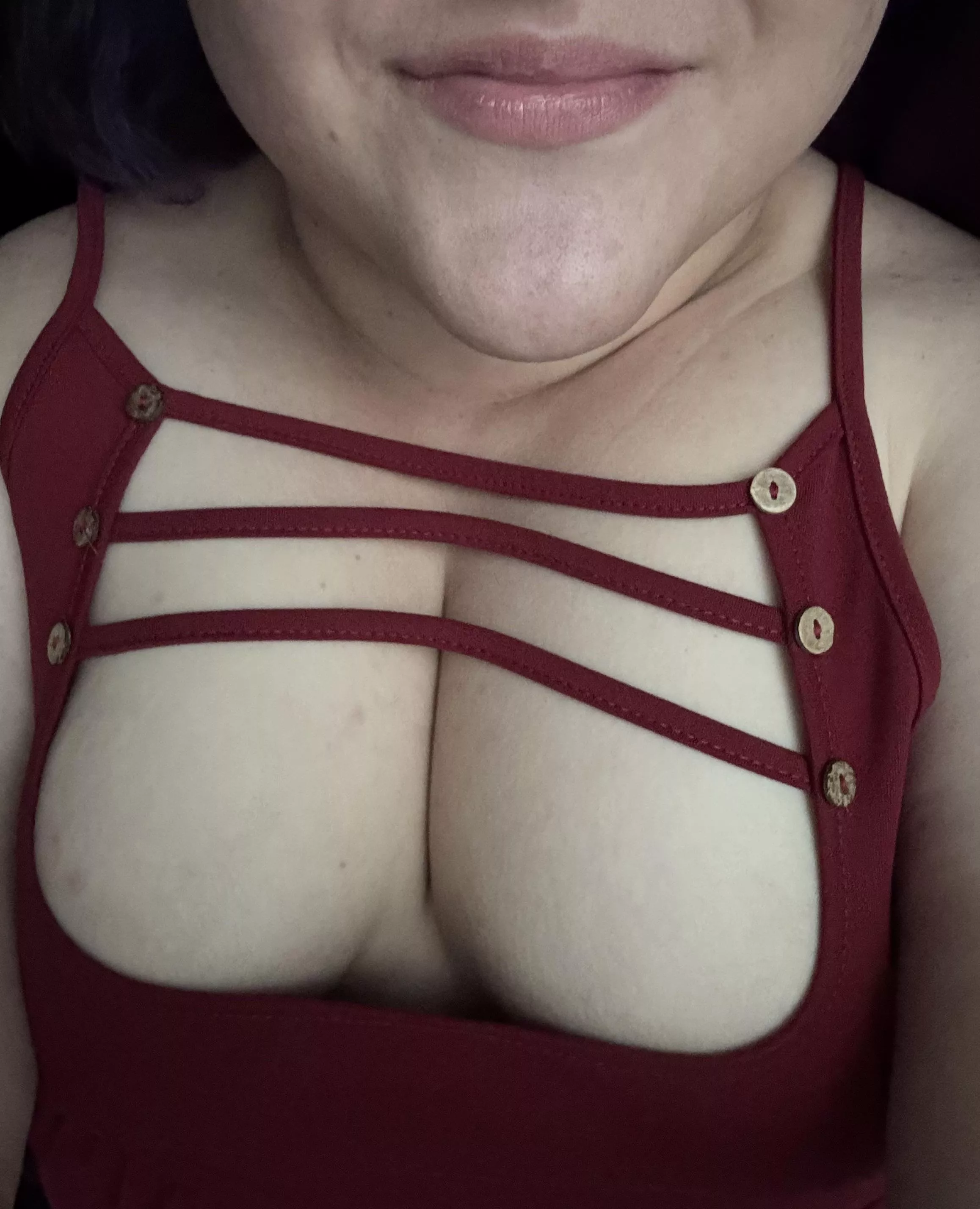 35 yr old soccer mom with 2 boys 