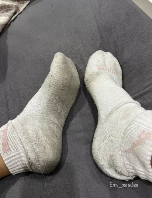 5 SWEATY DAYS with workouts so far… my marathon runner socks puma socks are available with a video package 👀🥵!