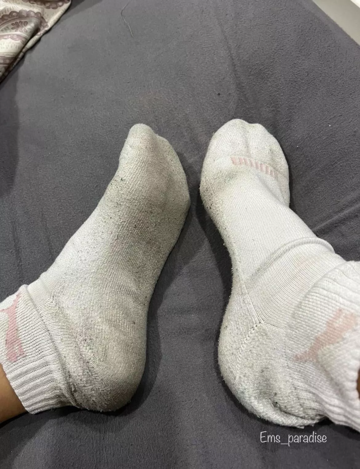 5 SWEATY DAYS with workouts so far… my marathon runner socks puma socks are available with a video package 👀🥵!