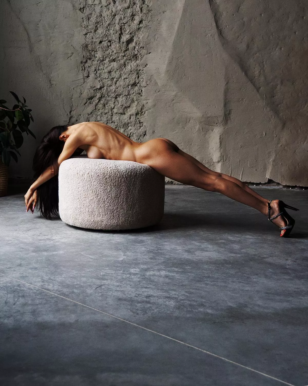 A milf in sexy black heels