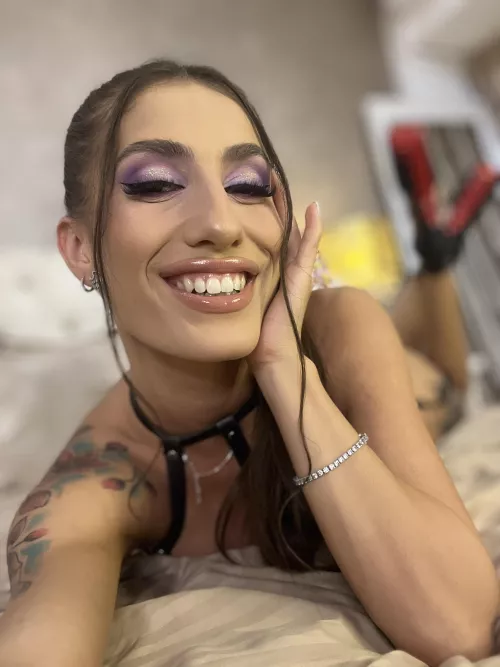 [AishaDupont] I'm new around here, can you make me a tour? 🙈